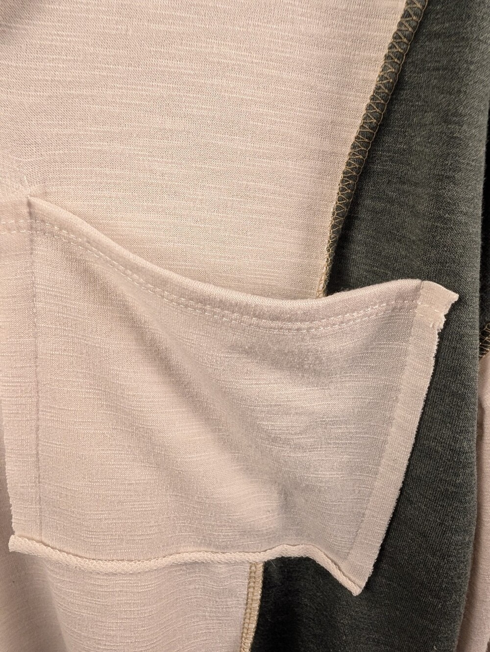 BiBi Colorblock V-Neck Pocket Balloon Sleeve Top A366 - Picture 5 of 11